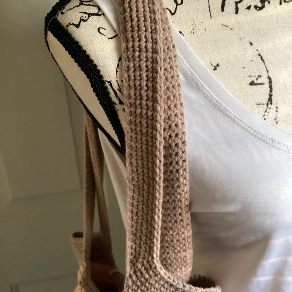 Brand New HANDMADE 3 D Leaf Crochet Shoulder Bag - Picture 4 of 10